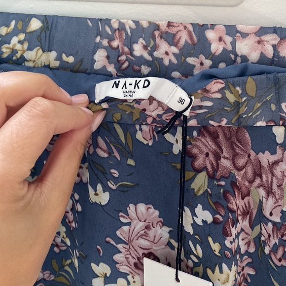 NA-KD Fashion Floral High Low Skirt - Picture 3 of 6